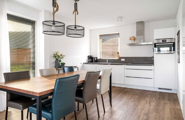 Holiday Home With Private Jetty on Water - Foto 21