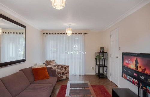 Spacious 5 bed Sunninghill with driveway parking - By Tempstay - Foto 14