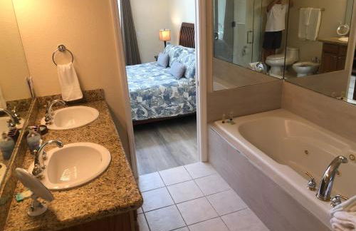 LIC Mgr - MODERN 3 BED 4 BATH VILLA - UPSCALE OCEANFRONT RESORT - INDOOR PICKLEBALL - SPEAKEASY! - Photo 23