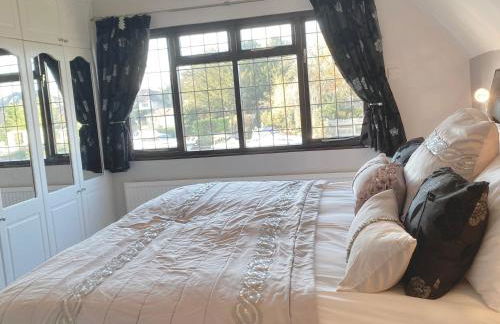 Riverside 4 Bedroom House Wraysbury Staines - Foto 25