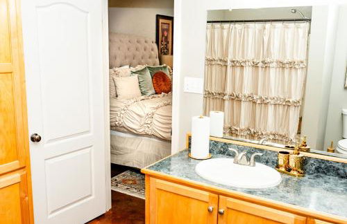 Hometown Hideaway King Ste 6 mi to Sports Complex - Foto 20