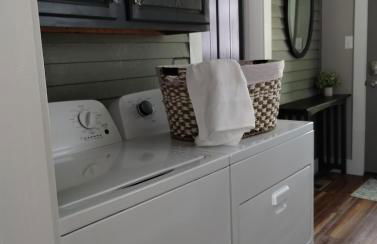 The Bluebird Guesthouse *walk to downtown* - Photo 44