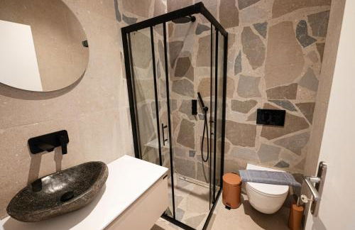 SEMIRAMIS Luxury Apartments - Photo 46