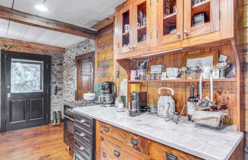 Steps to Delaware Canal Enchanting Stone Cottage! - Foto 12