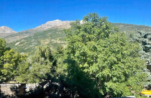 Nice Chalet With View On The Mountain - Photo 11