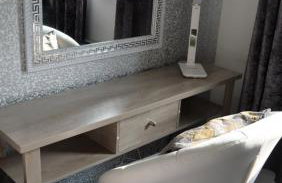 Milton Keynes Luxury Short Stay House with WIFI and Free Parking - Photo 12