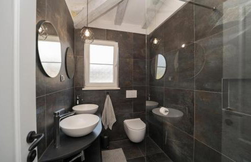 Awesome Home In Crklada With Wifi - Photo 27