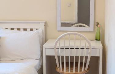 Entire 2 Bedroom Cosy Flat Near City Centre - Photo 16
