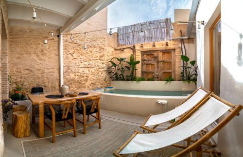 Design house with swimming pool near the sea - Photo 2