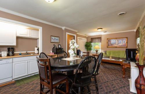 Brenda Lee History 4BR Retreat Pool Hot Tub - Photo 29