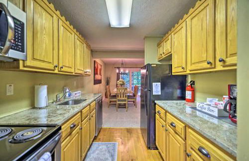 Cozy Poconos Townhome with Fireplace Near Jack Frost - Foto 7