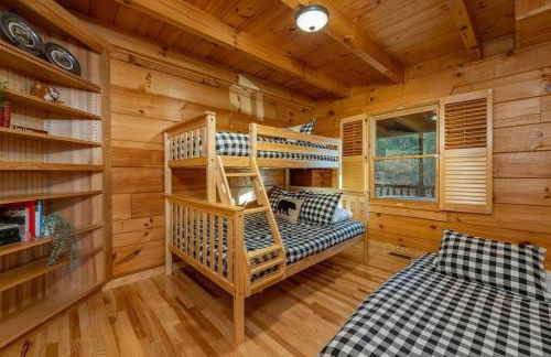 Fully Stocked Cabin Retreat w/ Game Room & Pond! - Foto 21