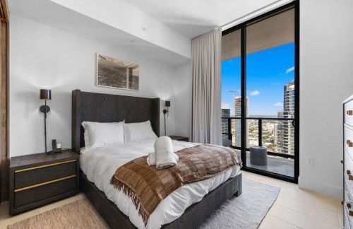 On The 49th Floor! Condo on Highest & Free Parking - Foto 3