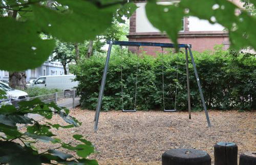 Familienfreundliche geräumige Design-Wohnung mit Balkon im Zentrum - APOLONIAliving - Foto 67