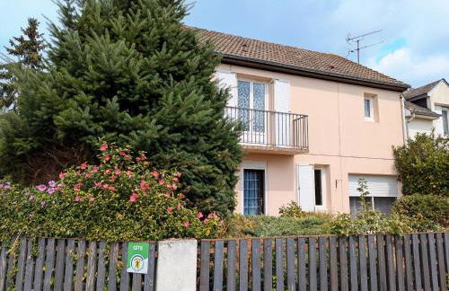 Maison cosy à Sully-sur-Loire, 5 chambres, terrasse, parking, draps et chauffage inclus - FR-1-590-220 - Photo 16