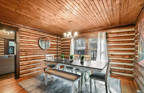 Unique Cabin With Hot Tub Close to Town - Foto 17