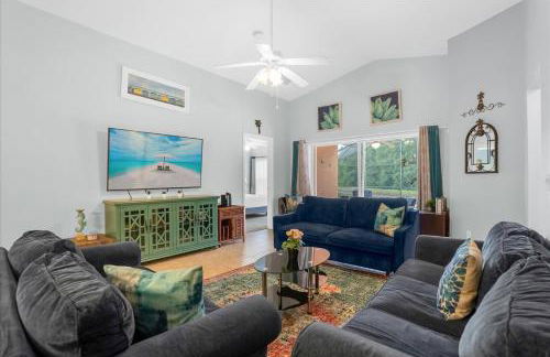 Upstay Lakeside Retreat w Private Pool and Game Room - Foto 2