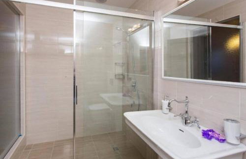 Breathtaking Scenic Villa with Pool - Photo 28