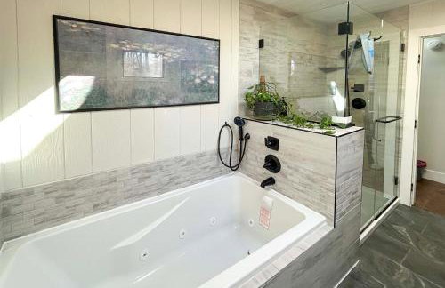 Sawyer Retreat with Fire Pit Less Than 2 Mi to Beaches! - Foto 22