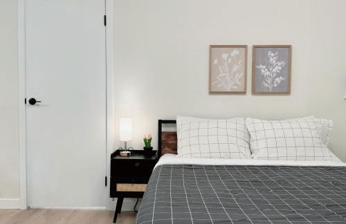 Spacious Modern Retreat w Game Room and Yard - Foto 19