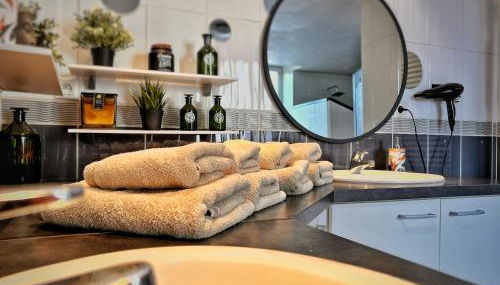 Maison LAMARTINE - Plein Centre-Ville Avec Garage & Jeux - Foto 2, towels, Shower, heating