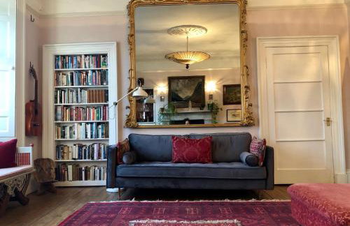 Central Apartment with parking, original art and antiques - Foto 2