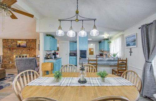 Lakefront Gun Barrel City Home with Dock and Deck - Foto 7