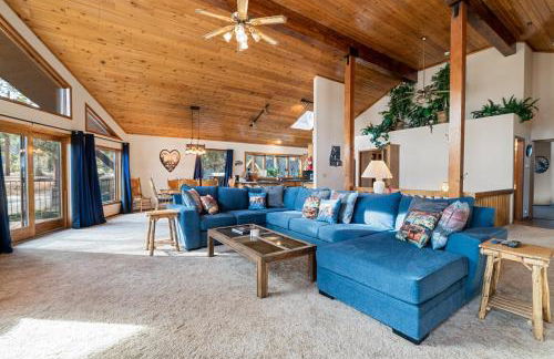 North Shore Lakefront - Spacious Lakefront with Hot Tub, & Game Room - Foto 56