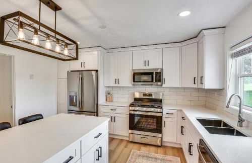 Charming Middlebury Retreat with Patio and Fire Pit - Foto 8