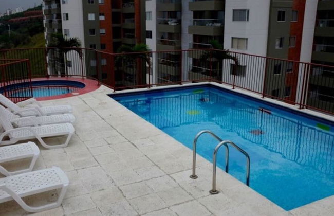 Luxurious Apartment in Front of the Chipichape Shopping Center - Photo 9