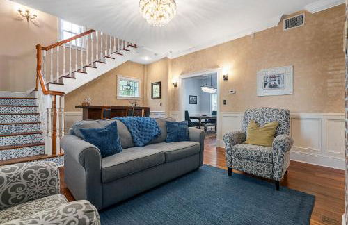 Secret Garden Hideaway l Walk to DNTN l Sleeps 8 - Foto 4