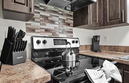 Chic Boca Raton Apartment Pool WiFi Parking - Photo 29