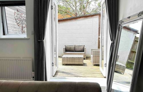 Spacious Southampton City Apartment with Courtyard - Foto 13