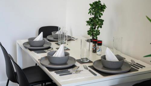 Free Parking - 2 Bedroom Flat-by Holiday Homes - Foto 3