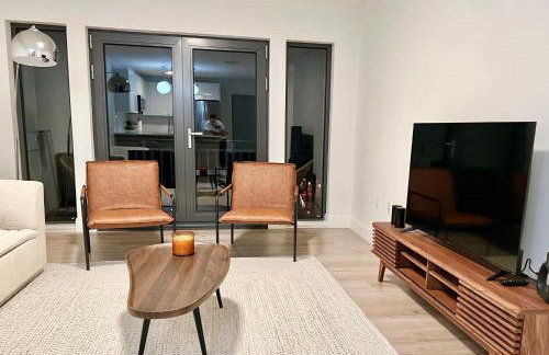 Modern 2 Bed Furnished Apartment in Quincy - Foto 9