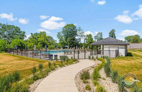 Modern Lake Geneva Condo with Year-Round Views - Foto 20