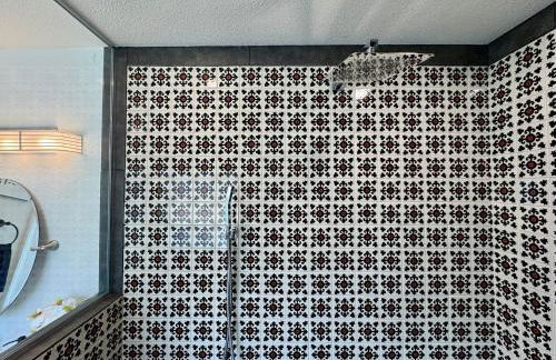 Epic Views, Huge House, Acres of J-Trees to explore, Hot Tub, Pool, AC, and Mini-Golf - Foto 36