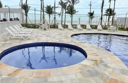Apto frente o mar com 3 piscinas Wi-Fi gratuito aceito pet - Foto 13