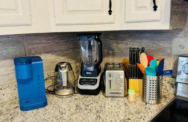 East Riverdale Enchanting 4 bedroom with 2 full bathrooms - Foto 4