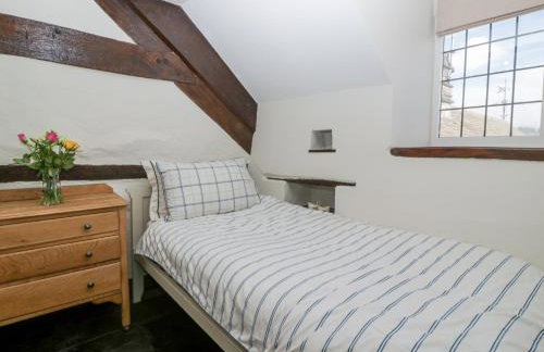 White Haywood Farmhouse - Photo 18