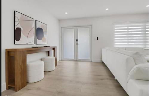 Renovated Modern Home with Big Pool & Ocean Access - Foto 22