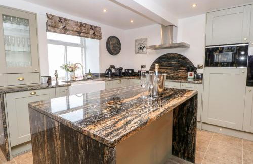 HollyDale - Photo 14