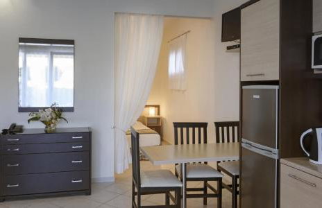 Yolanda Studios - Photo 19