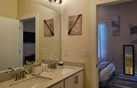 Stylish 3BR Home in CLT, Close to Downtown, Airport, WFH & Parking & Family Friendly & Business Ready - Foto 55