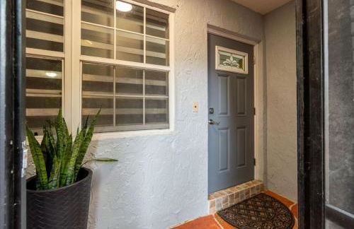 Three Bedroom Pool Home with Modern Interior Design - Foto 27