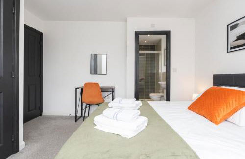 Large Modern Home, Free Parking, Families and Contractors Welcome - Foto 15