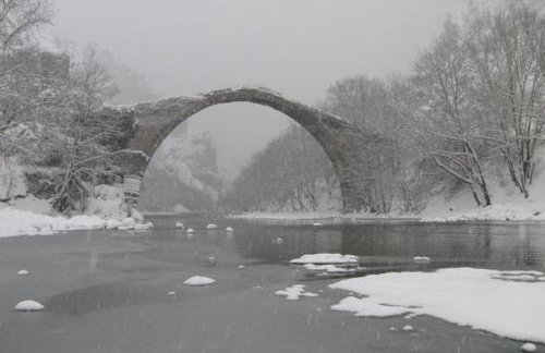 Small Town Apartment - Photo 26