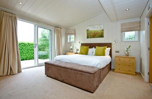 Amber Lodge, Strawberryfield Park - Hot Tub - Free WiFi & Parking - Photo 3