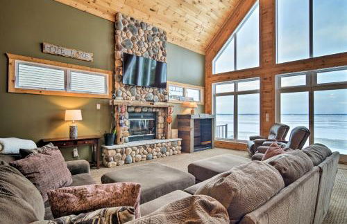 Hike and Ski! Family-Friendly Lake Mitchell Oasis - Foto 1