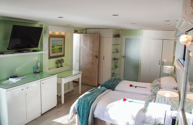 185 on Beach Boutique Suites and Apartments - Photo 29